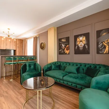 Luxury Vibes Near Iulius Mall 2 Apartment *